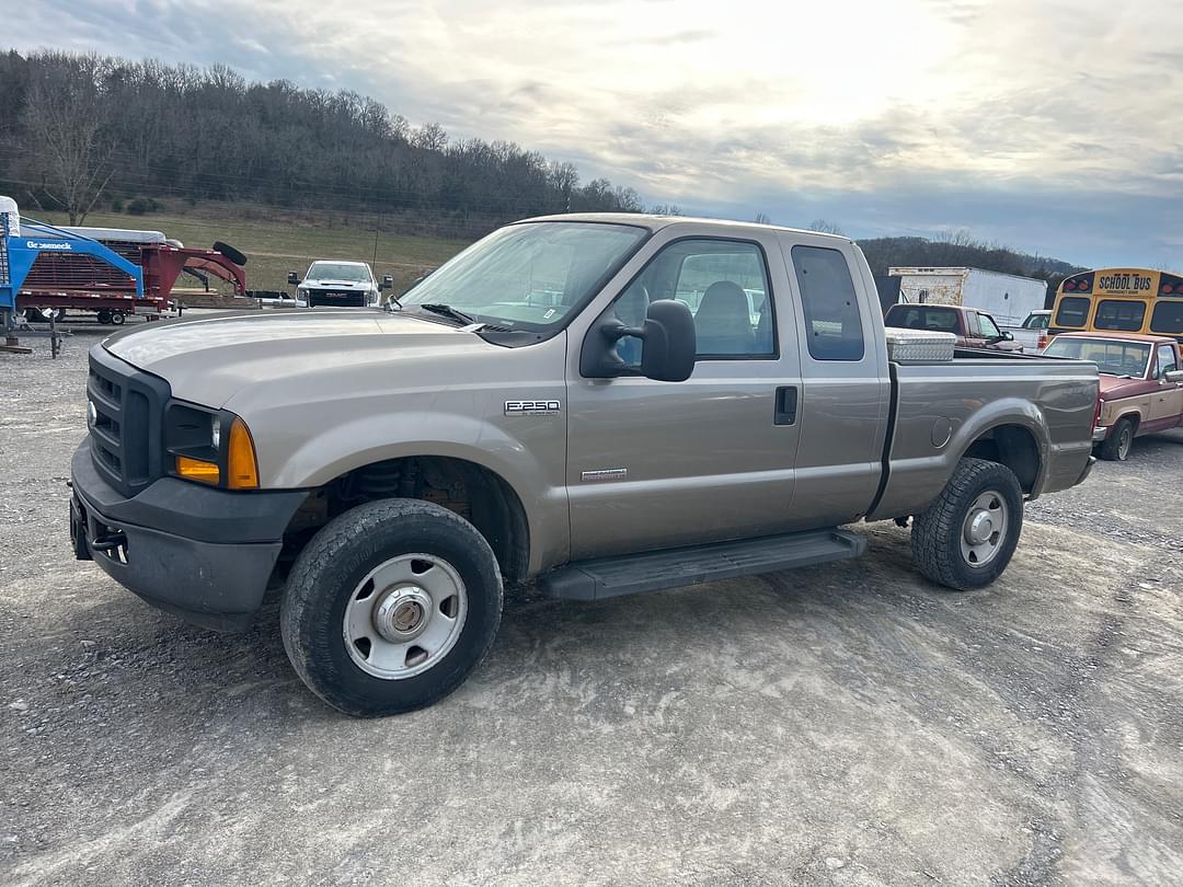 Image of Ford F-250 Primary image