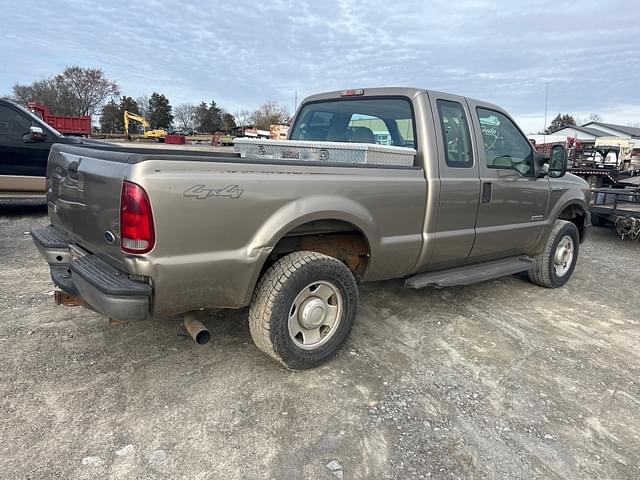 Image of Ford F-250 equipment image 2