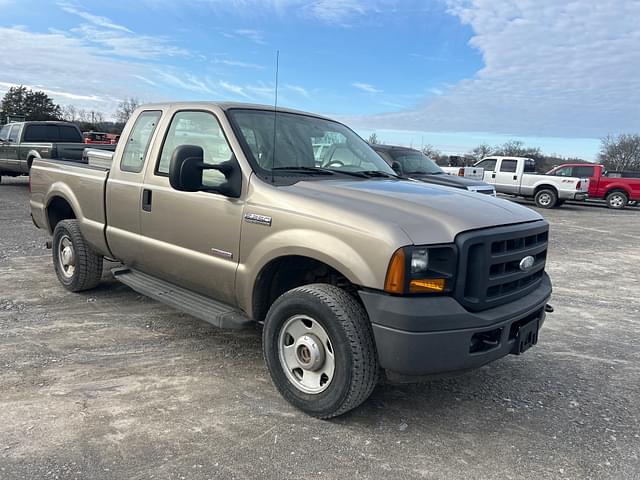 Image of Ford F-250 equipment image 4