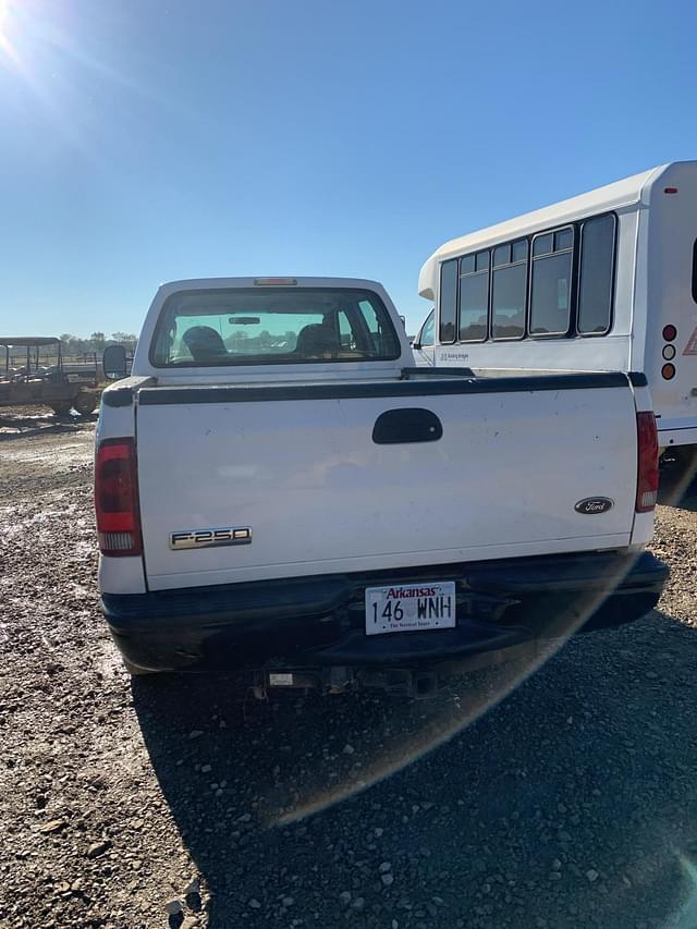 Image of Ford F-250 equipment image 3