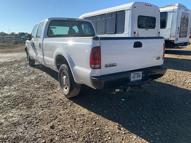 Image of Ford F-250 equipment image 2