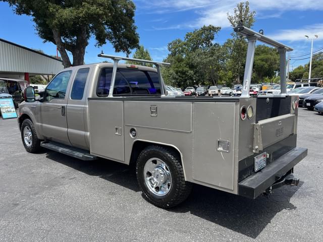 Image of Ford F-250 equipment image 3
