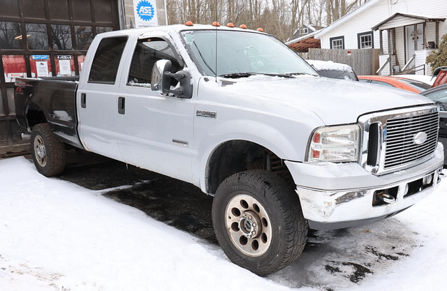 Image of Ford F-350 equipment image 2