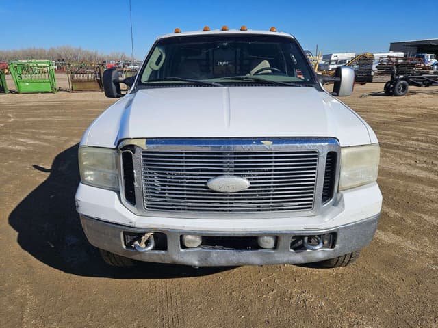 Image of Ford F-350 equipment image 3