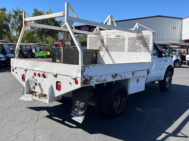 Image of Ford F-350 equipment image 4