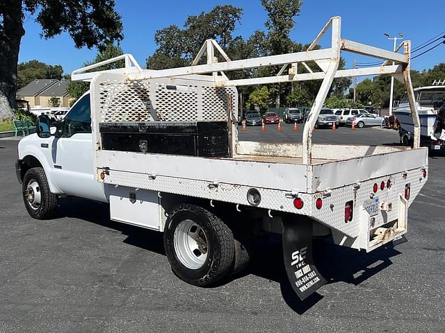 Image of Ford F-350 equipment image 2