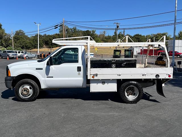 Image of Ford F-350 equipment image 1