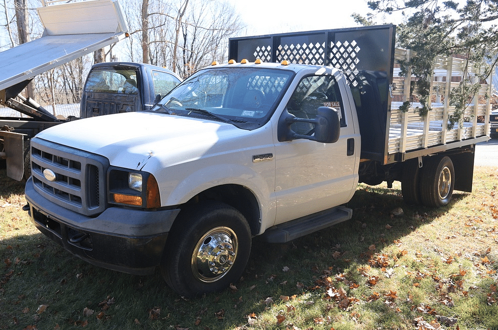 Image of Ford F-350 Primary image