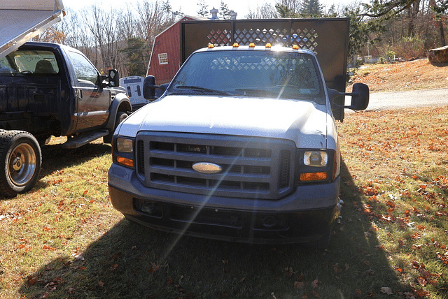 Image of Ford F-350 equipment image 1