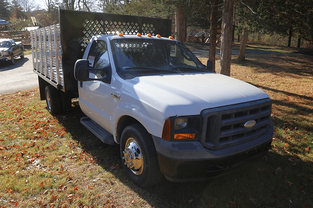 Image of Ford F-350 equipment image 2