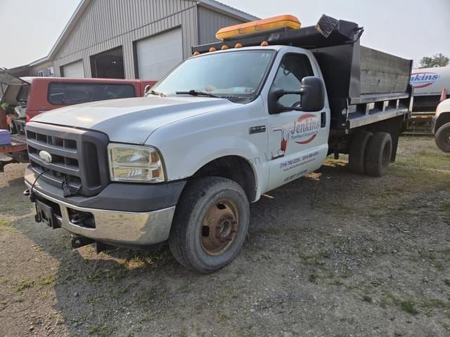 Image of Ford F-350 equipment image 2