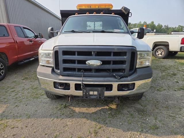 Image of Ford F-350 equipment image 1