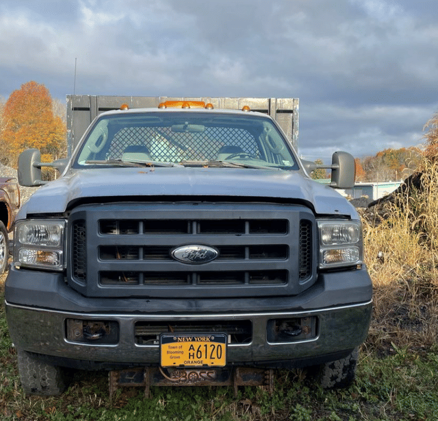 Image of Ford F-350 equipment image 3