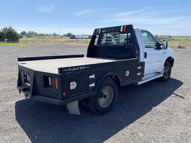 Image of Ford F-350 equipment image 4