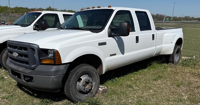 Image of Ford F-350 equipment image 3