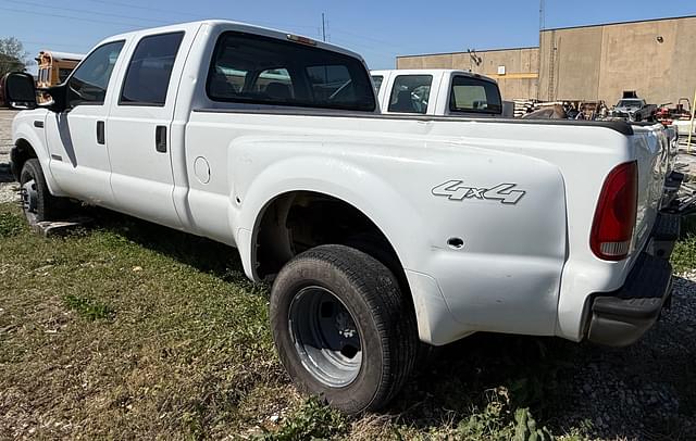 Image of Ford F-350 equipment image 4