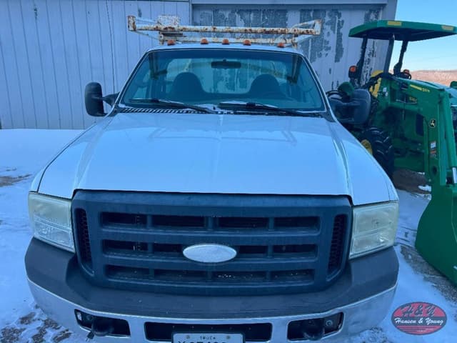 Image of Ford F-350 equipment image 1