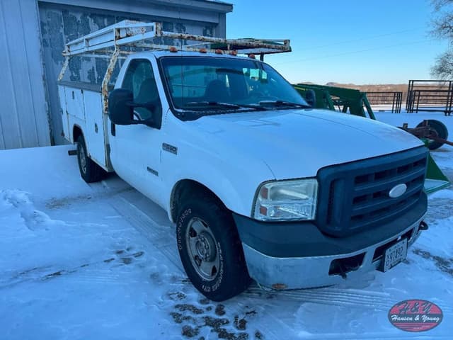 Image of Ford F-350 equipment image 4