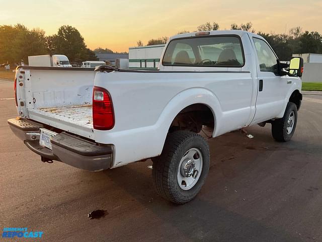 Image of Ford F-350 equipment image 4