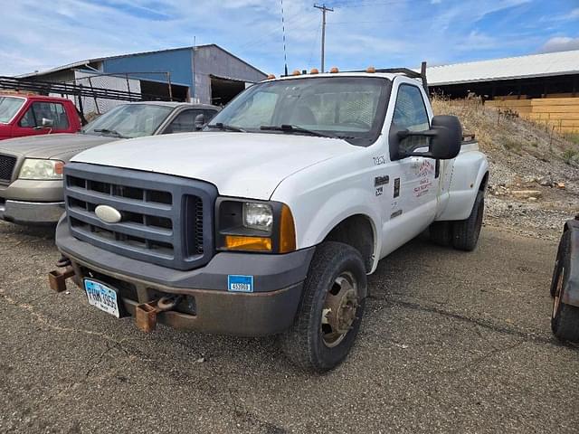 Image of Ford F-350 equipment image 2