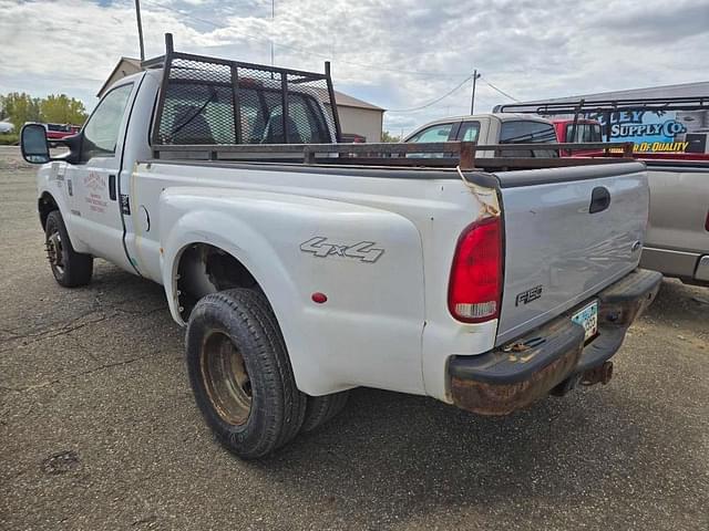 Image of Ford F-350 equipment image 3