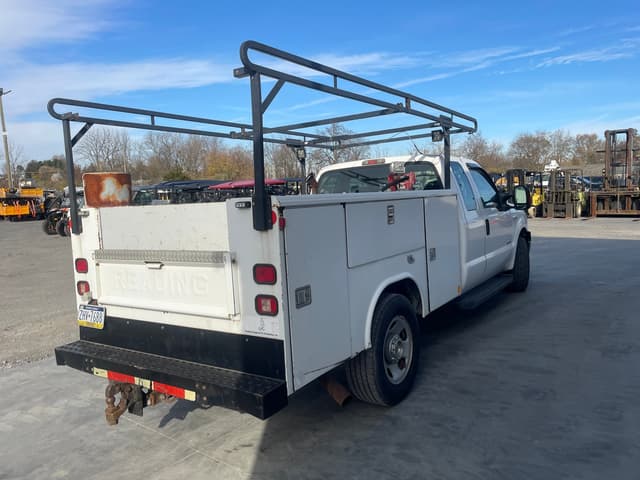 Image of Ford F-350 equipment image 2