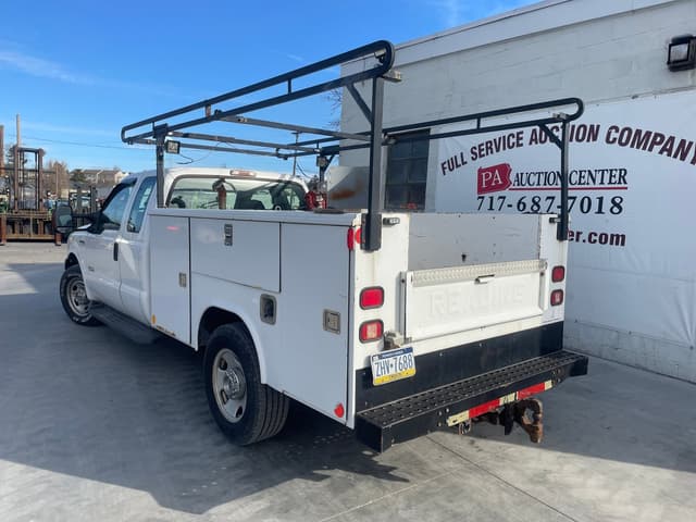 Image of Ford F-350 equipment image 3