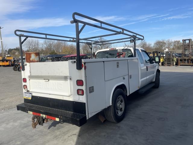 Image of Ford F-350 equipment image 2