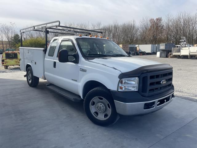 Image of Ford F-350 equipment image 1