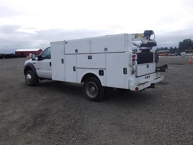 Image of Ford F-450 equipment image 4