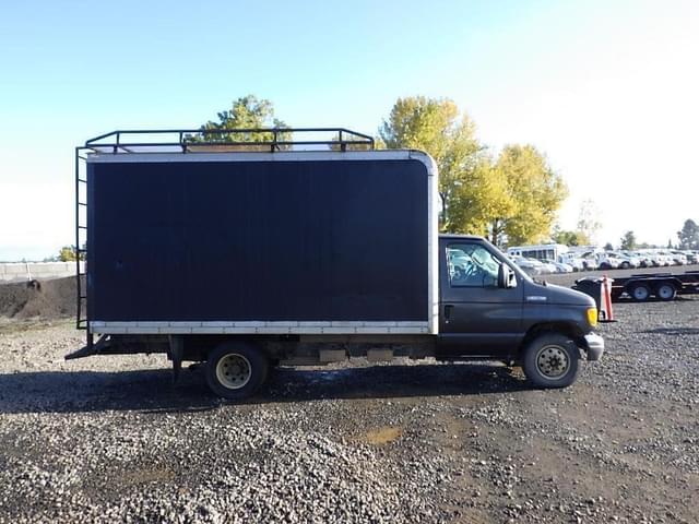 Image of Ford F-450 equipment image 2
