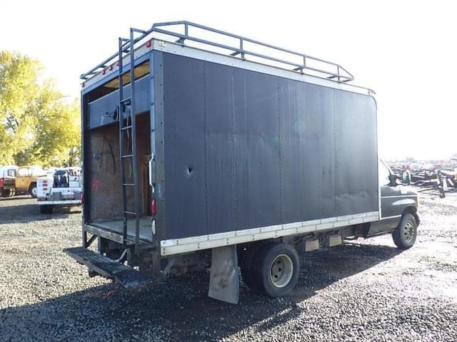 Image of Ford F-450 equipment image 3