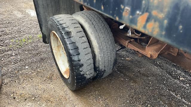 Image of Ford F-450 equipment image 4