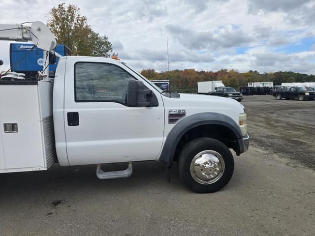Image of Ford F-450 equipment image 4