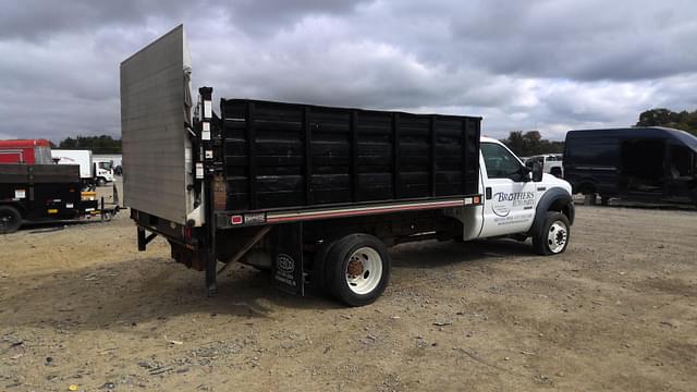 Image of Ford F-450 equipment image 3