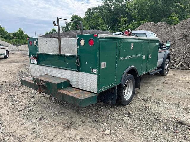 Image of Ford F-450 equipment image 3