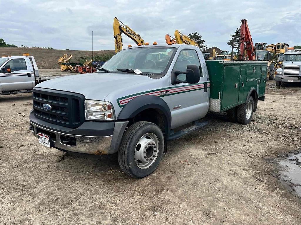 Image of Ford F-450 Primary image