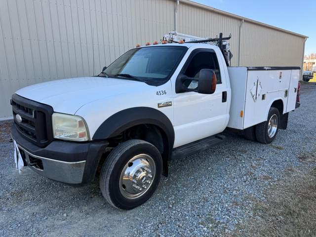 Image of Ford F-450 equipment image 3