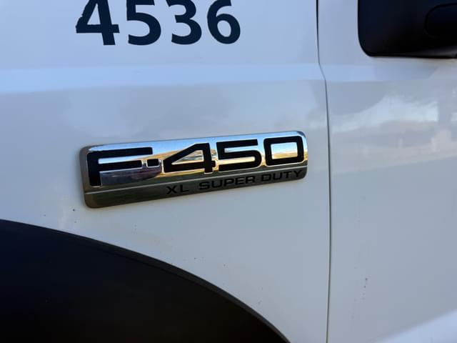 Image of Ford F-450 equipment image 2