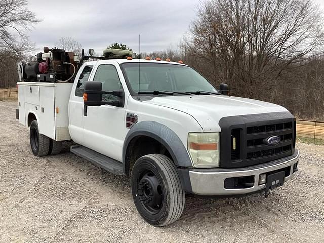 Image of Ford F-450 equipment image 3