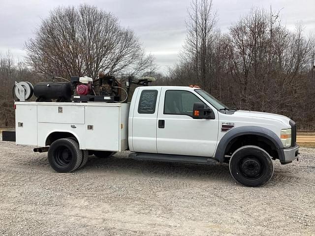 Image of Ford F-450 equipment image 4