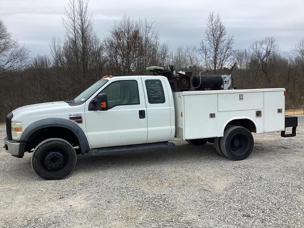 Image of Ford F-450 Primary image