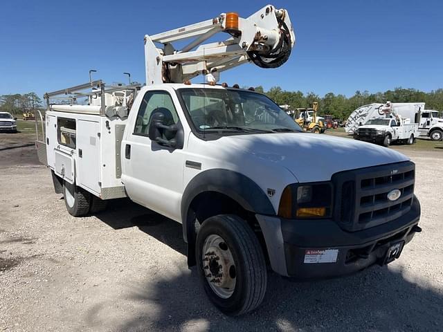 Image of Ford F-450 equipment image 3