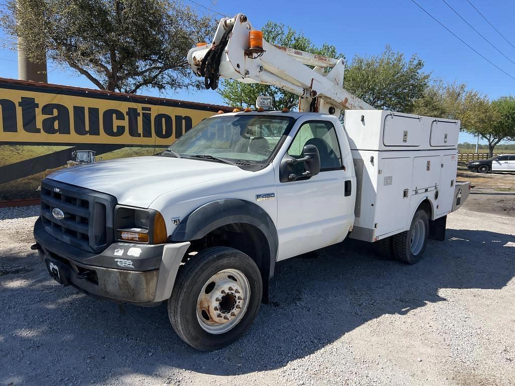 Image of Ford F-450 Primary image