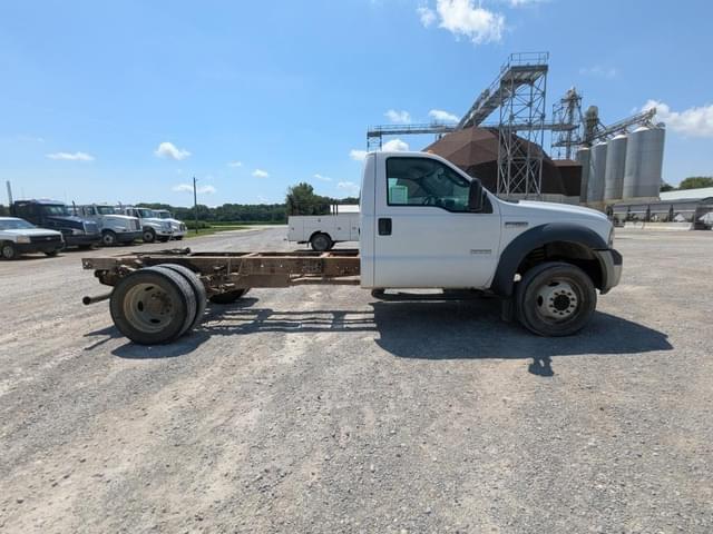 Image of Ford F-450 equipment image 3
