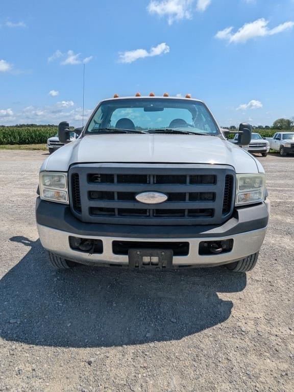 Image of Ford F-450 equipment image 1