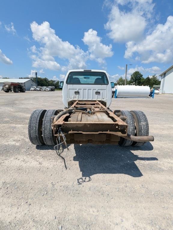 Image of Ford F-450 equipment image 4
