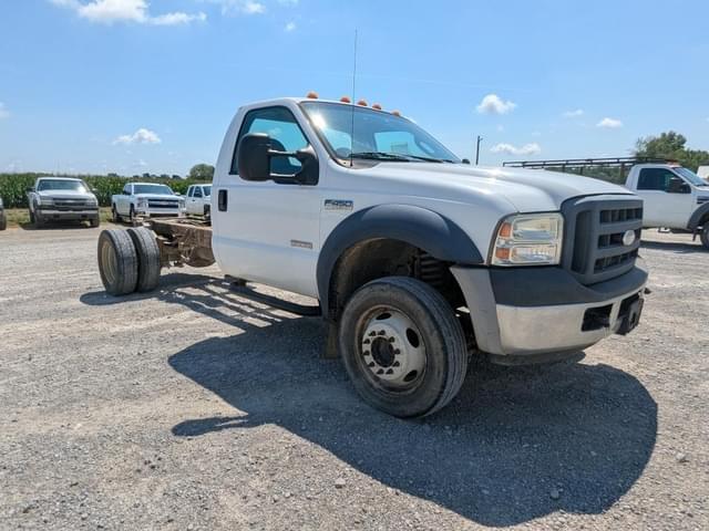 Image of Ford F-450 equipment image 2