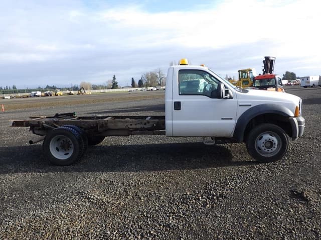 Image of Ford F-550 equipment image 3