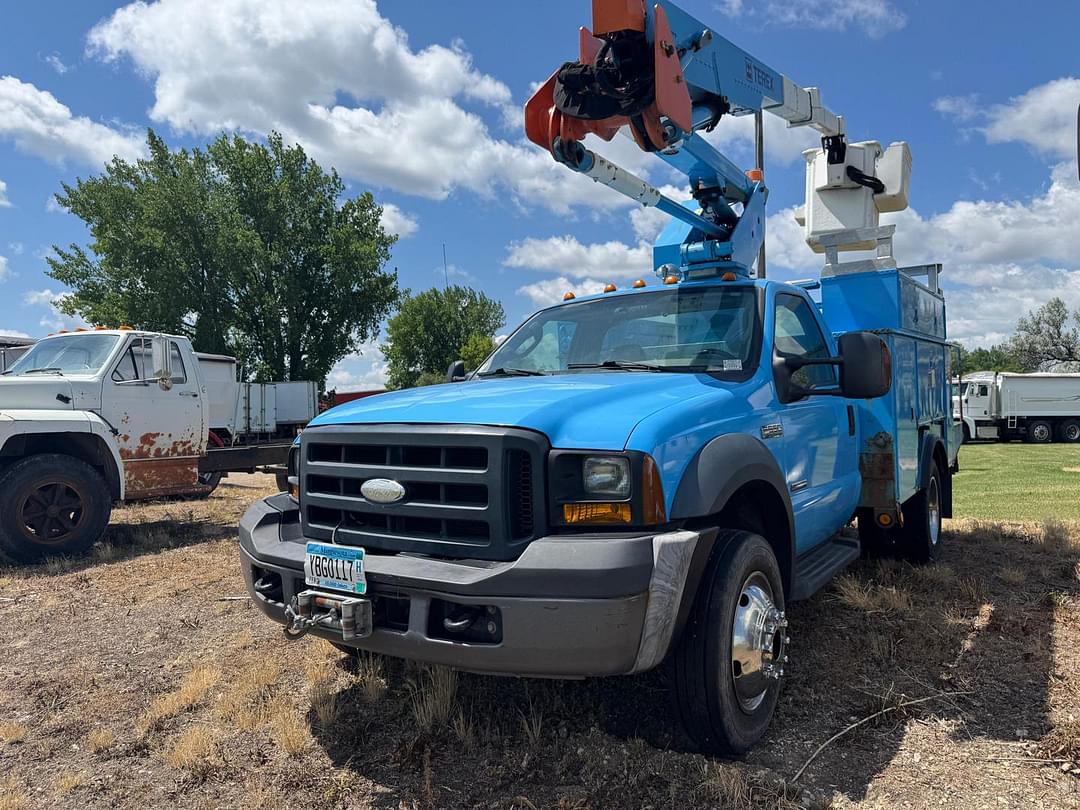Image of Ford F-550 Primary image